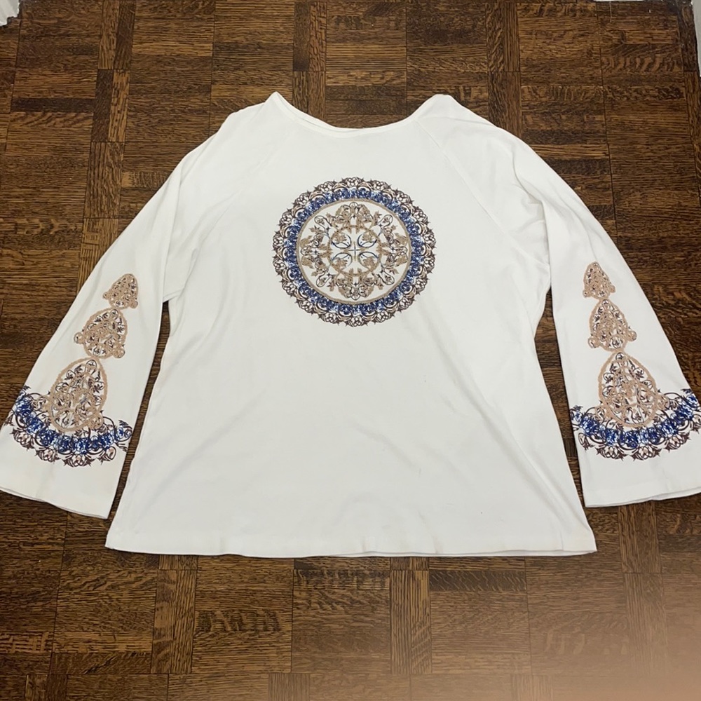 1X Beautiful long sleeve top  $15